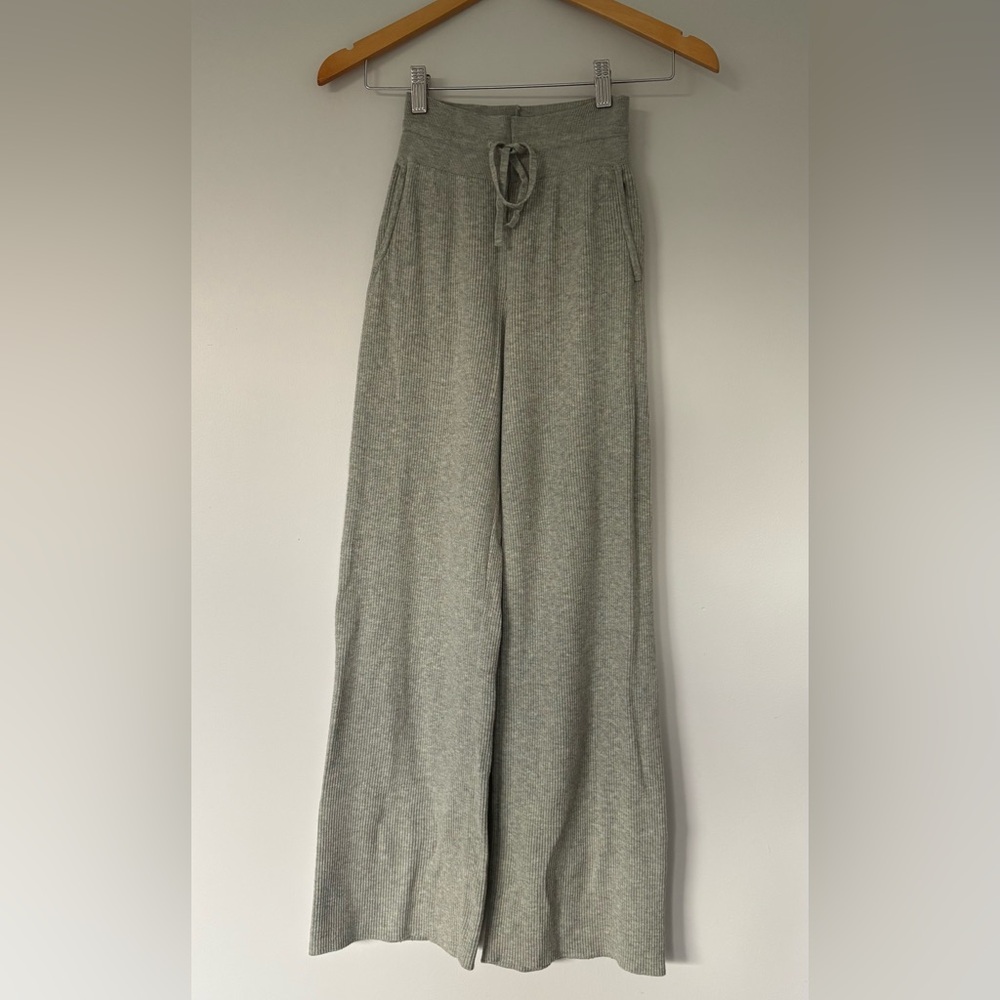 TWO Uniqlo WASHABLE KNIT RIBBED PANTS in Cream and Light Sage - Picture 4 of 13